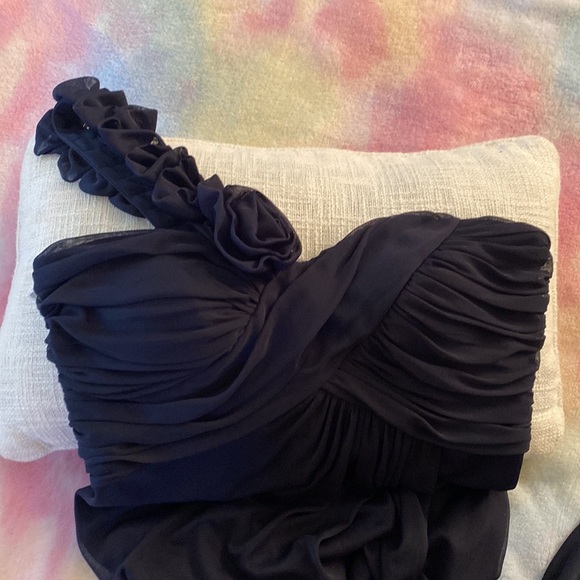 Formal and Elegant Dress Size 10 - Picture 5 of 14